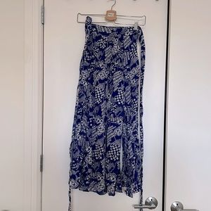 Beautiful print midi skirt with slit
